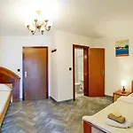 Laura Gostinjska kuća 3*