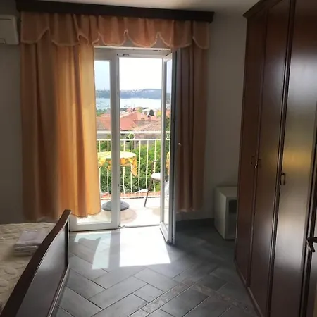 Guest house Laura Medulin