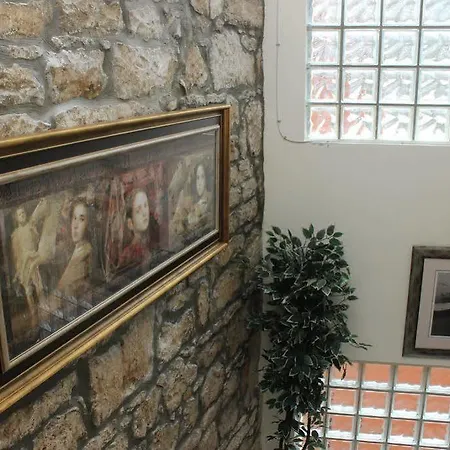Laura Gostinjska kuća 3*