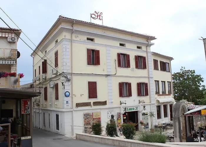 게스트하우스 Laura 3*