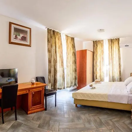 Laura Guest house 3*