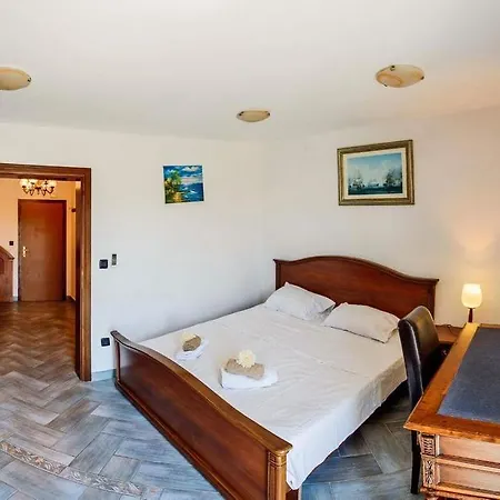 Guest house Laura Medulin