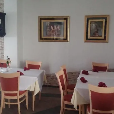 劳拉客房酒店 3* 梅杜林