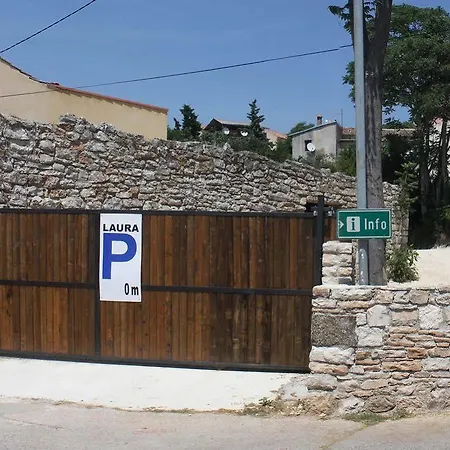 Guest house Laura 3*