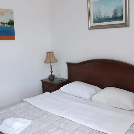 劳拉客房酒店 招待所 梅杜林