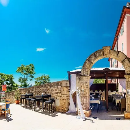 劳拉客房酒店 3* 梅杜林