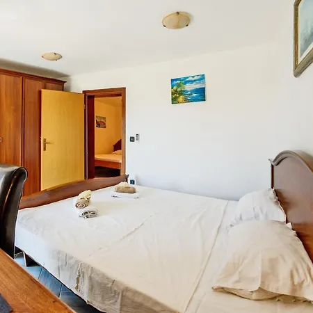 Laura Guest house 3*