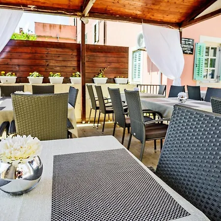 Guest house Laura 3*